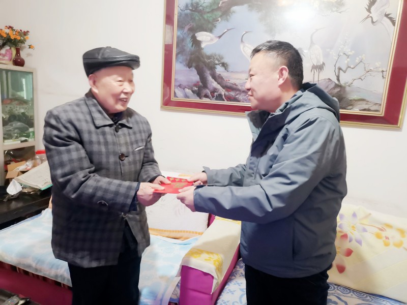 迎新春   送温暖——永利总站集团领导走访慰问老党员老干部